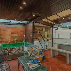 Guest house Casa Naranjos, Medellin